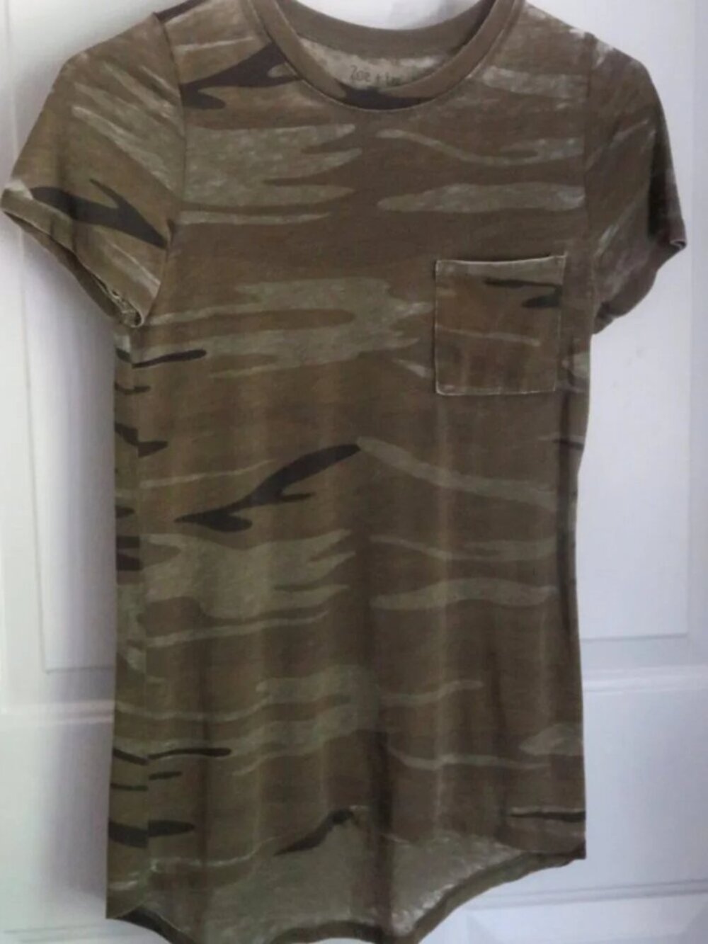 Zoe + Liv Distressed Camo Print Pocket Tee Hi Low Cap Sleeve XS
